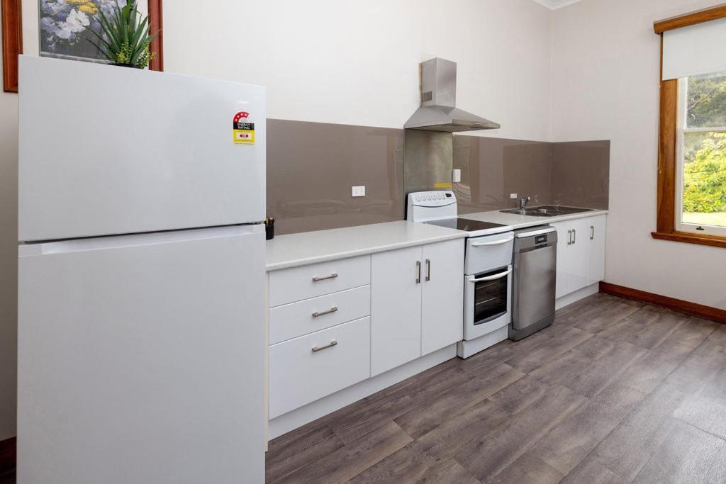Big4 Strahan Holiday Retreat Экстерьер фото